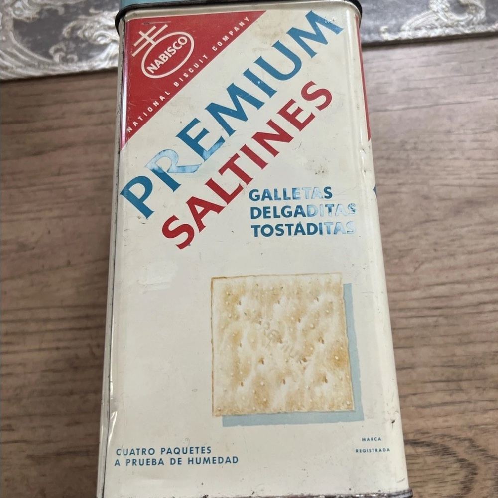 Nabisco Premium Saltines Tin